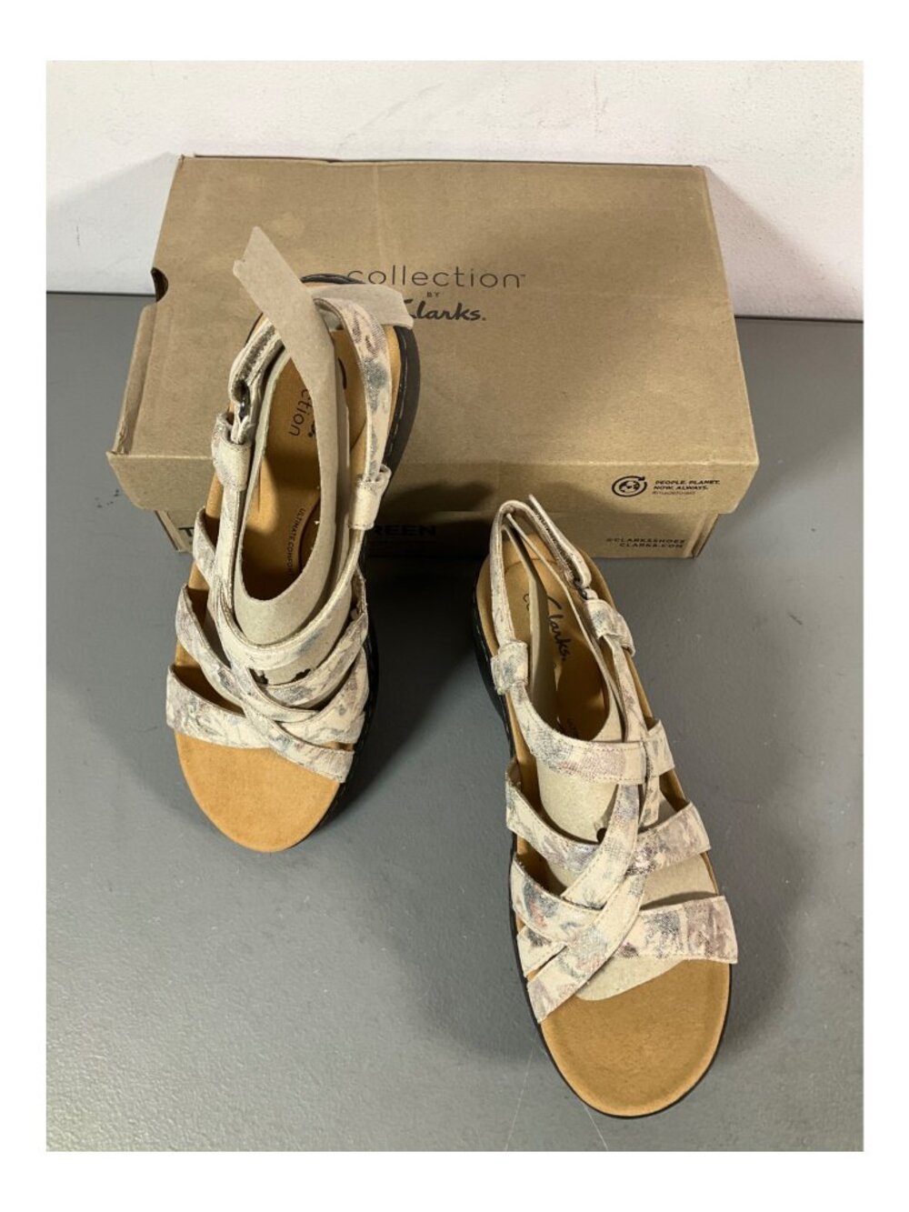 Clarks 8.5W Merliah Rose Women's Wide Width Strappy Sandals in Beige with Floral